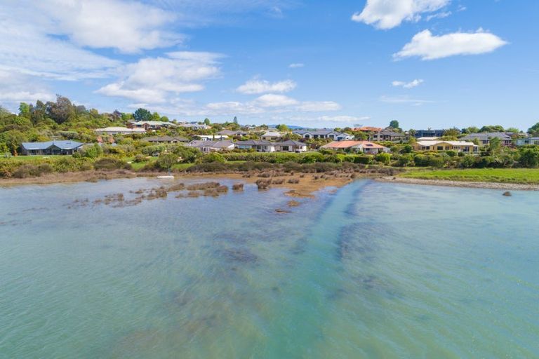 Photo of property in 6 Coutts Place, Mapua, 7005