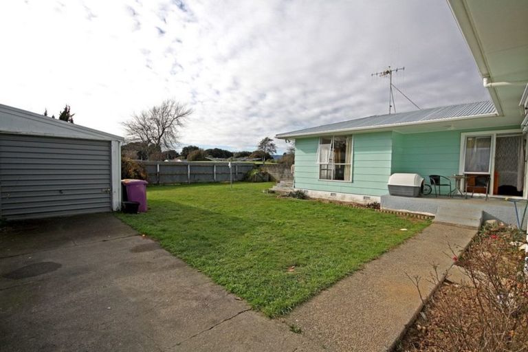 Photo of property in 19 Kinross Street, Levin, 5510