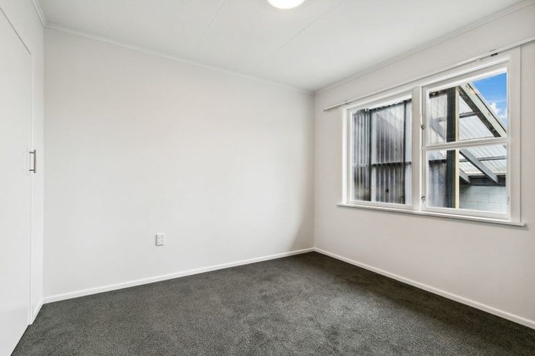 Photo of property in 8 Westleigh Way, Newlands, Wellington, 6037