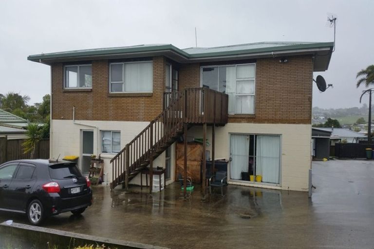 Photo of property in 1/940 East Coast Road, Northcross, Auckland, 0630