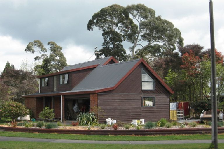 Photo of property in 2 Gemini Place, Kawaha Point, Rotorua, 3010