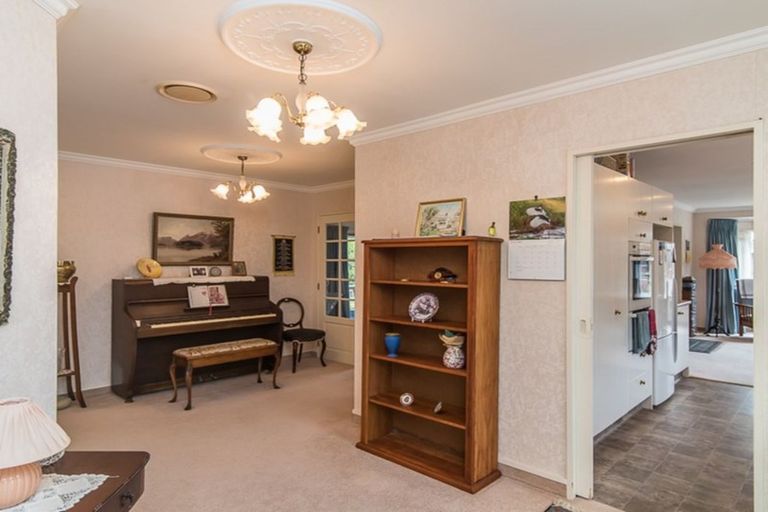 Photo of property in 22 Cranbrook Grove, Waikanae, 5036