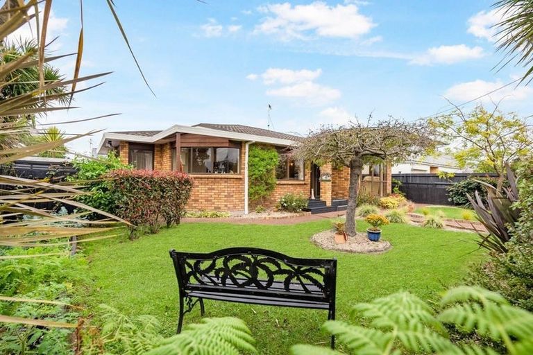 Photo of property in 8a Weiti Road, Orewa, 0931