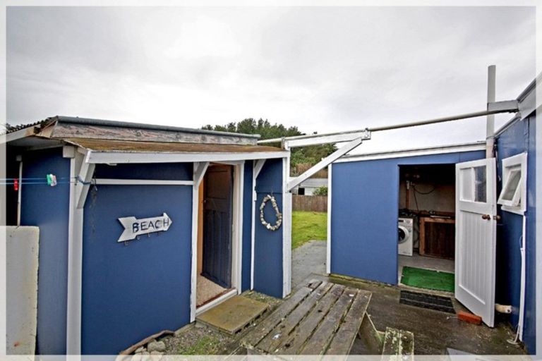 Photo of property in 25 Punga Street, Tangimoana, 4822