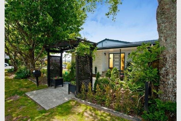 Photo of property in 1 Hume Drive, Hillcrest, Auckland, 0627