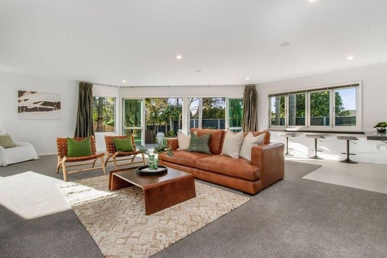 Photo of property in 37 Lothian Brae, Wattle Downs, Auckland, 2103