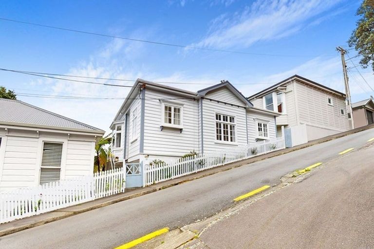 Photo of property in 51 Aurora Terrace, Kelburn, Wellington, 6012