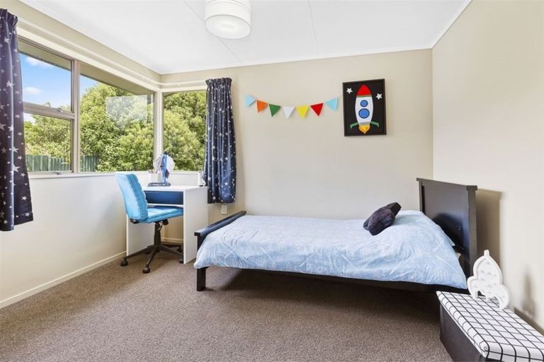 Photo of property in 76 Champion Street, Cannons Creek, Porirua, 5024