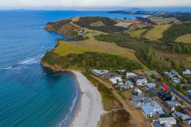 Photo of property in 57 Taumata Road, Omaha, 0986