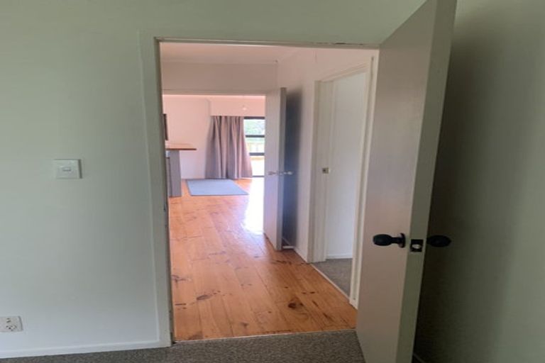 Photo of property in 1 Laingholm Drive, Laingholm, Auckland, 0604