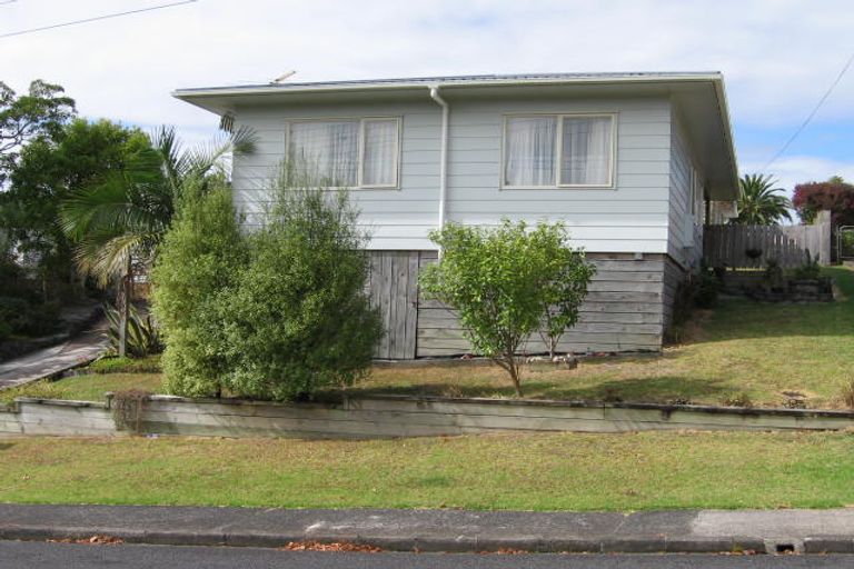 Photo of property in 10 Barron Drive, Green Bay, Auckland, 0604