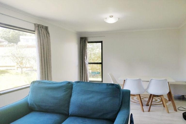 Photo of property in 3 Woodhouse Place, West Harbour, Auckland, 0618