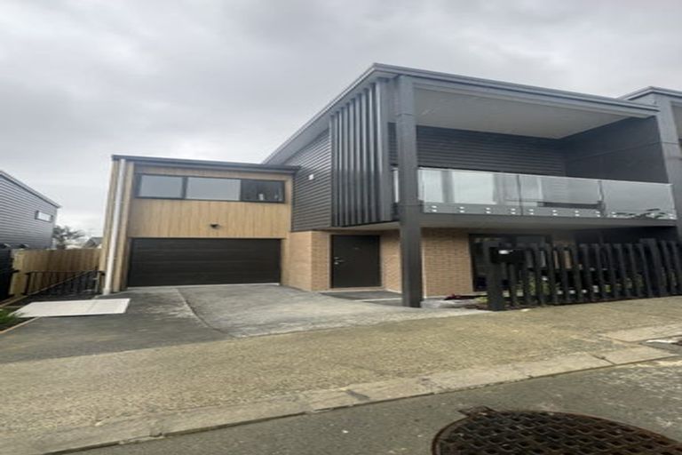 Photo of property in 10 Monstedt Terrace, Windsor Park, Auckland, 0632