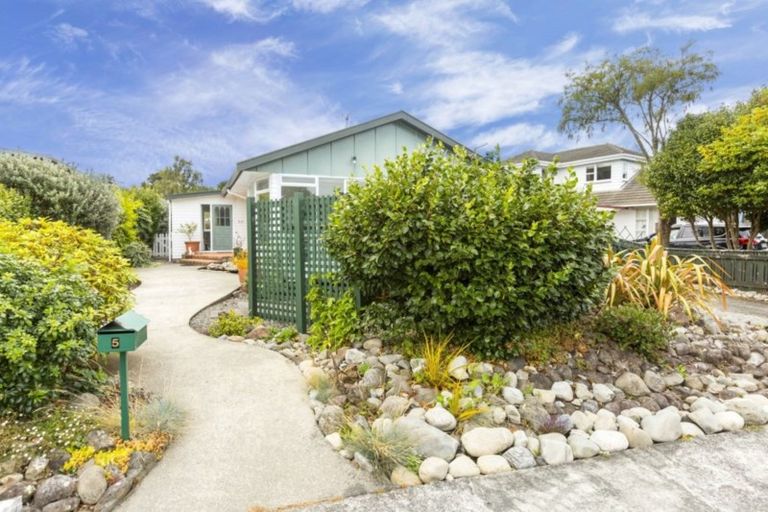 Photo of property in 5 Parera Grove, Heretaunga, Upper Hutt, 5018