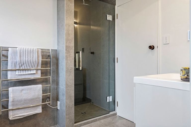 Photo of property in 15a Monteath Place, Redwood, Christchurch, 8051