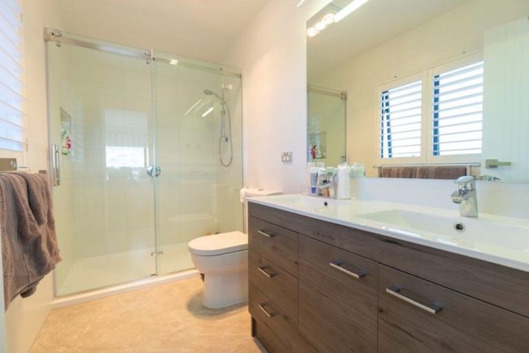 Photo of property in 30 Boocock Crescent, Orewa, 0931