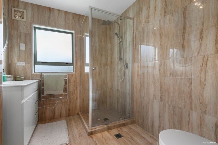 Photo of property in 4/351 West Coast Road, Glen Eden, Auckland, 0602