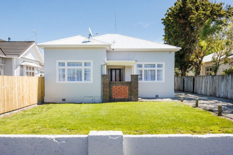 Photo of property in 296 Ruahine Street, Terrace End, Palmerston North, 4410