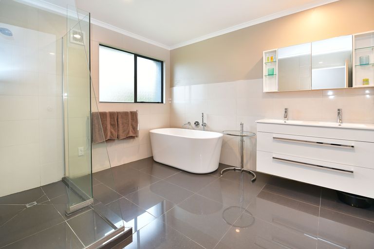 Photo of property in 15 Dorchester Place, Orewa, 0931