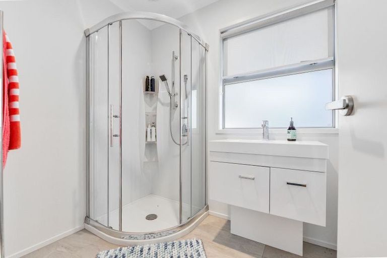 Photo of property in 2/28 Garnett Avenue, Forest Lake, Hamilton, 3200