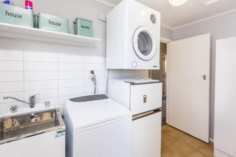 Photo of property in 17 Kiwi Street, Heretaunga, Upper Hutt, 5018