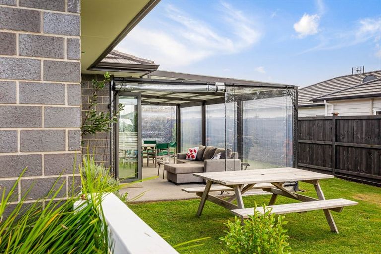 Photo of property in 4 Aporo Drive, Kumeu, 0810