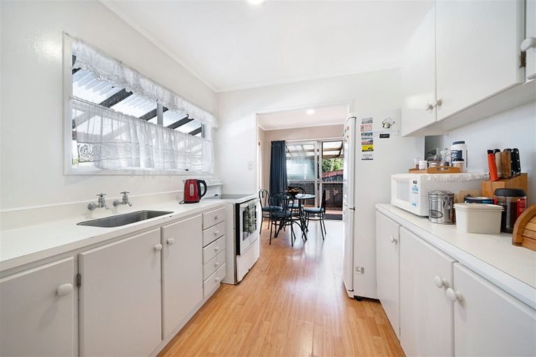 Photo of property in 12 Talavera Place, Te Atatu South, Auckland, 0602