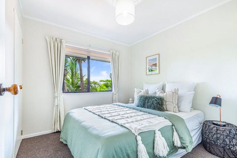 Photo of property in 2/91a Beach Road, Te Atatu Peninsula, Auckland, 0610