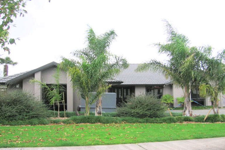 Photo of property in 74 Te Wharau Drive, Greenhithe, Auckland, 0632