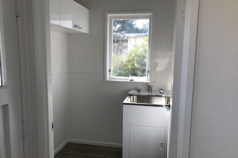 Photo of property in 10 Barnfield Place, Glendene, Auckland, 0602