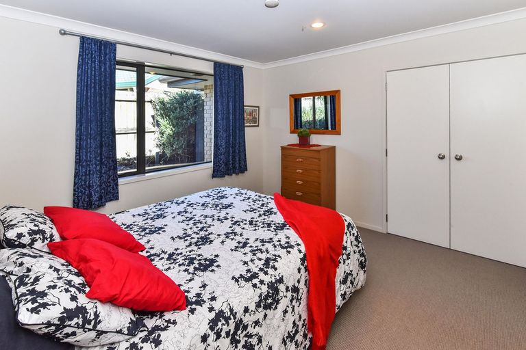 Photo of property in 11 Castlehill Court, Wattle Downs, Auckland, 2103