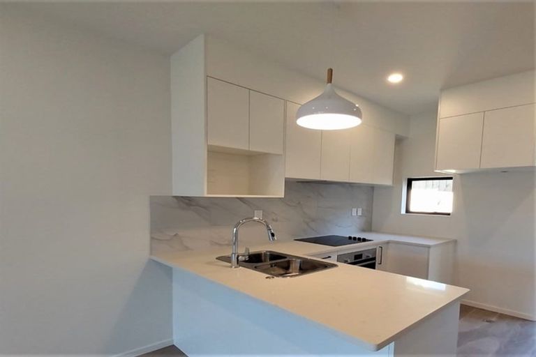 Photo of property in 26 Morihana Close, Glen Eden, 0602