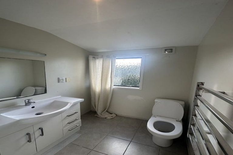 Photo of property in 2/92 Manuka Road, Glenfield, Auckland, 0629