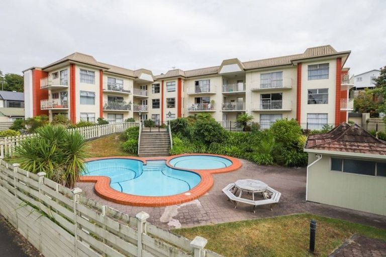 Photo of property in 1/10 Hunter Street, Hamilton Lake, Hamilton, 3204