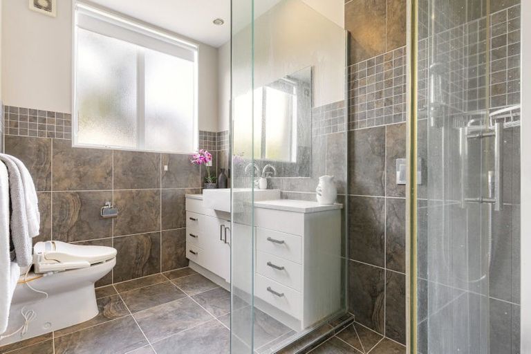 Photo of property in 43 Zara Court, Windsor Park, Auckland, 0632