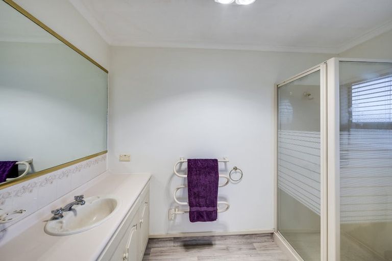 Photo of property in 10 Knightsbridge Place, Taradale, Napier, 4112