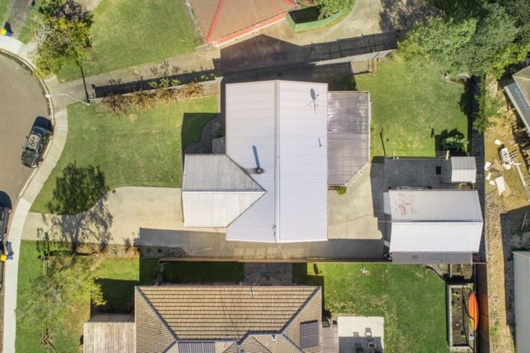 Photo of property in 10 Firle Place, Green Bay, Auckland, 0604