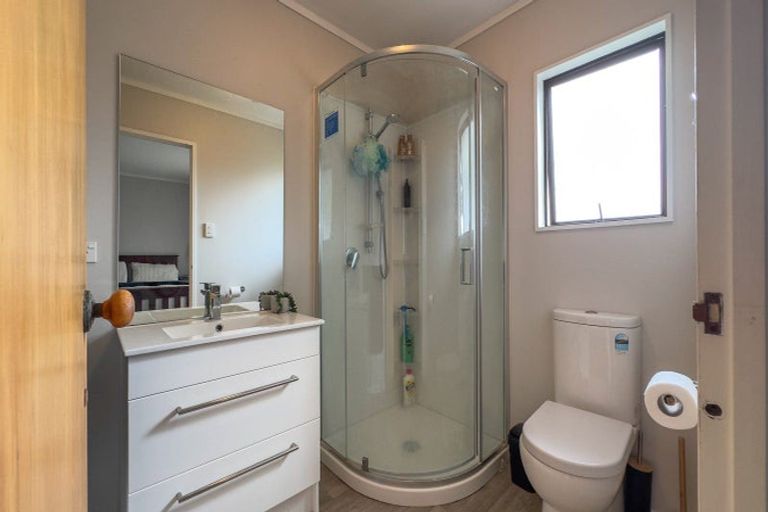 Photo of property in 12 Darlington Street, Ngatea, 3503