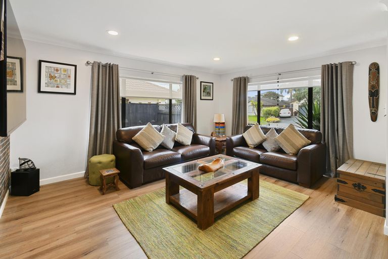 Photo of property in 41 Croftview Road, Wattle Downs, Auckland, 2103