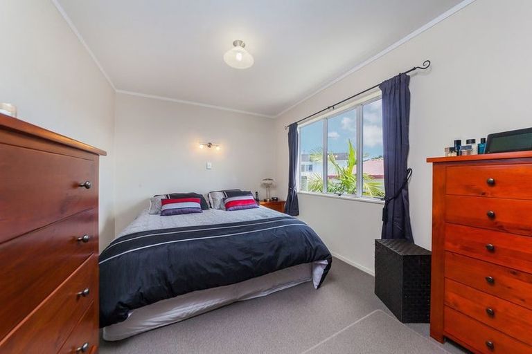 Photo of property in 18 Garton Drive, Massey, Auckland, 0614