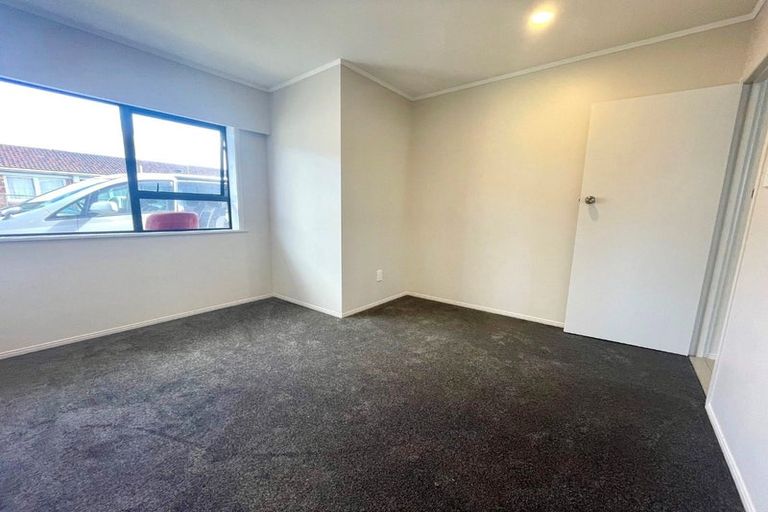 Photo of property in 2/9 Norman Spencer Drive, Papatoetoe, Auckland, 2104