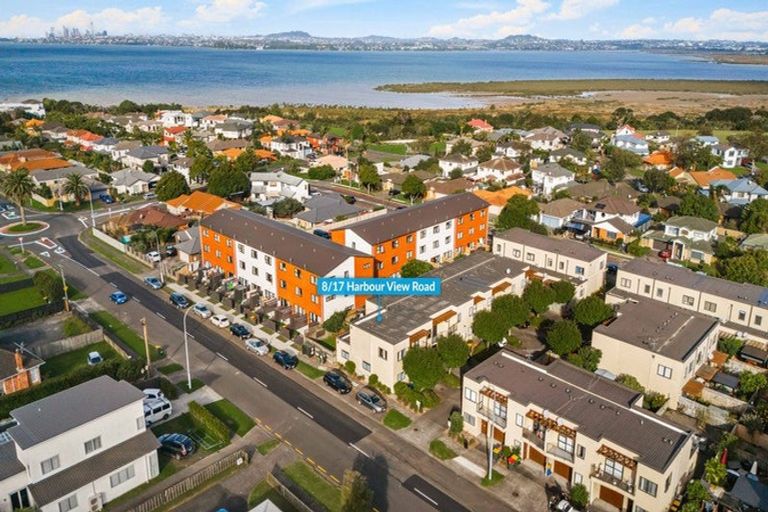 Photo of property in 8/17 Harbour View Road, Te Atatu Peninsula, Auckland, 0610