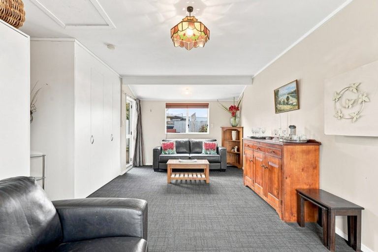 Photo of property in 6 Waharua Place, Tawhero, Whanganui, 4501