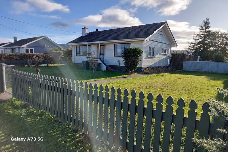 Photo of property in 12 Holmes Street, Waimate, 7924