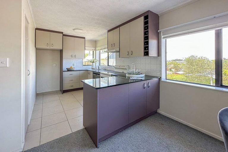 Photo of property in 2/51 Nigel Road, Browns Bay, Auckland, 0630