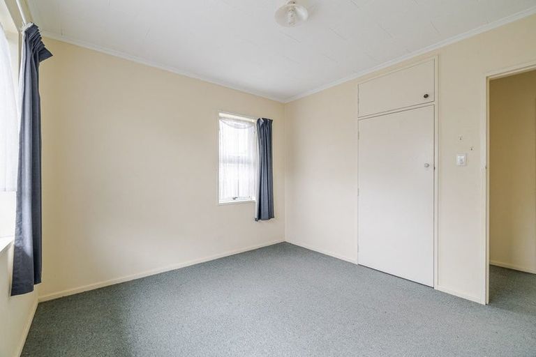 Photo of property in 3 Seddon Street, Takaro, Palmerston North, 4412