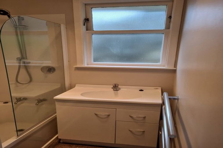 Photo of property in 92 Ironside Road, Johnsonville, Wellington, 6037