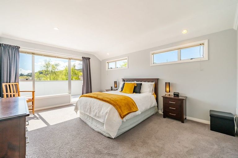 Photo of property in 77 Sunbrae Drive, Silverstream, Upper Hutt, 5019