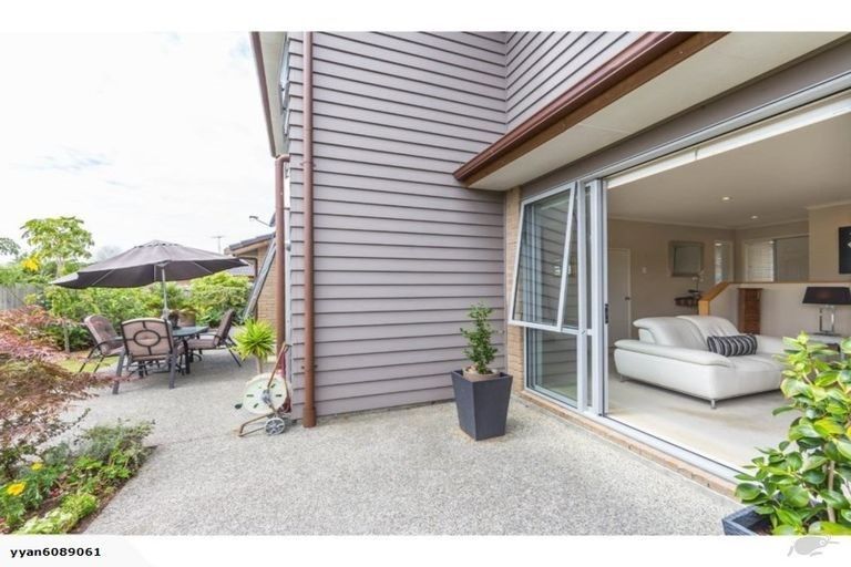 Photo of property in 15 Saltwood Street, Red Beach, 0932