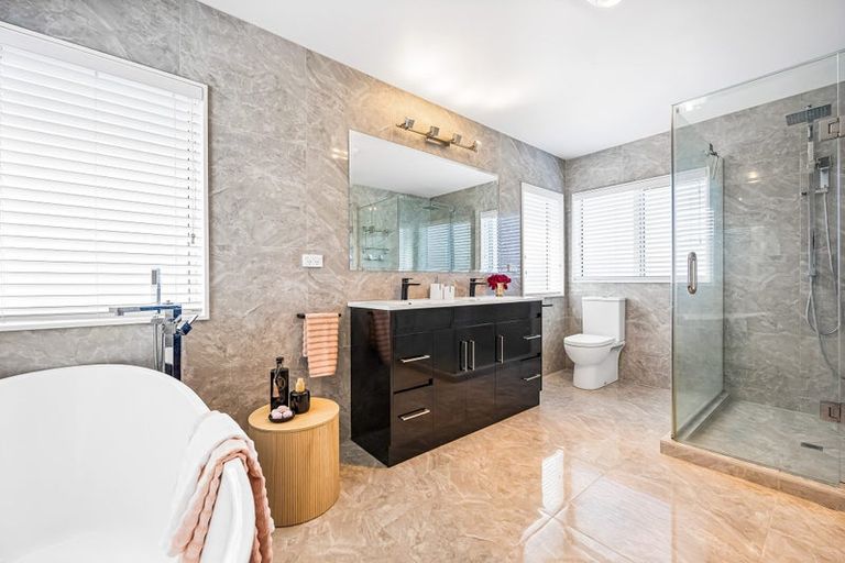 Photo of property in 28 Shah Place, Glen Eden, Auckland, 0602